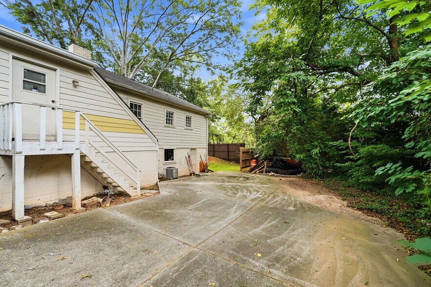 More Photos Of 255 Norcross St, Roswell Office For Lease