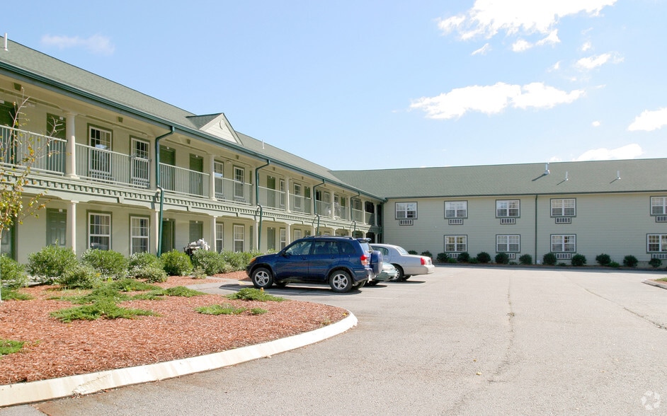 More Photos Of 373 Norwich Westerly Rd, North Stonington Hotel For Sale