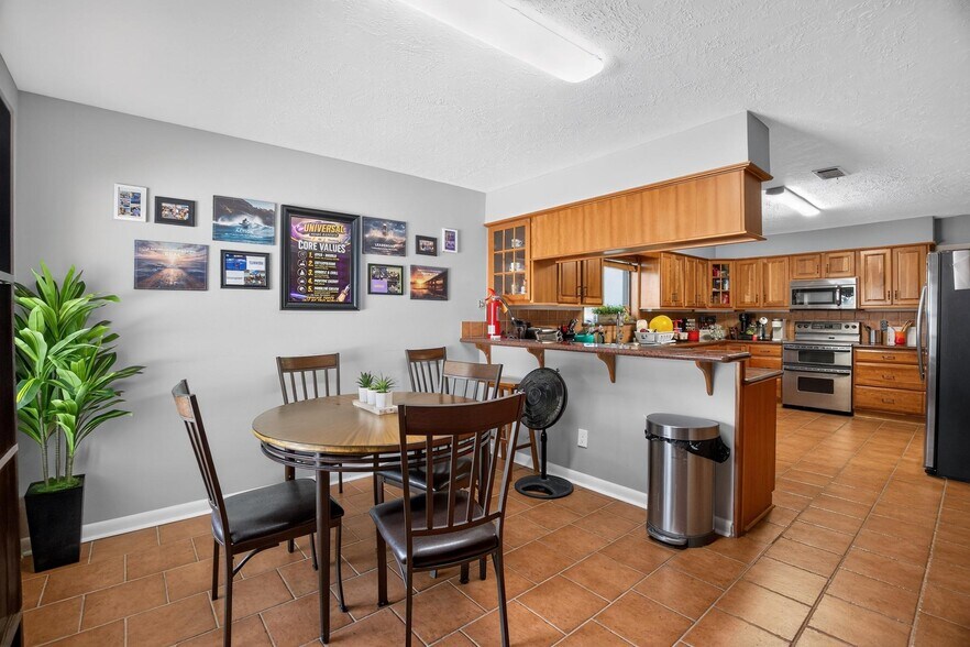 More Photos Of 9326 Kay Ln, Houston Office Residential For Sale