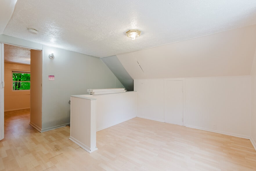 More Photos Of , Lexington Specialty For Sale