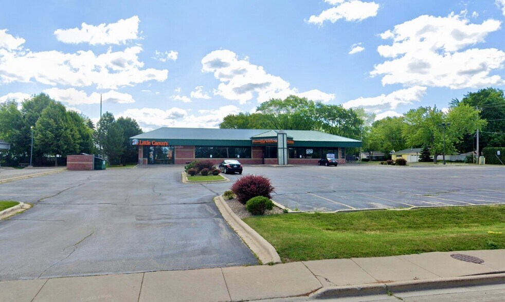 Primary Photo Of 3921 S Webster Ave, Green Bay General Retail For Lease
