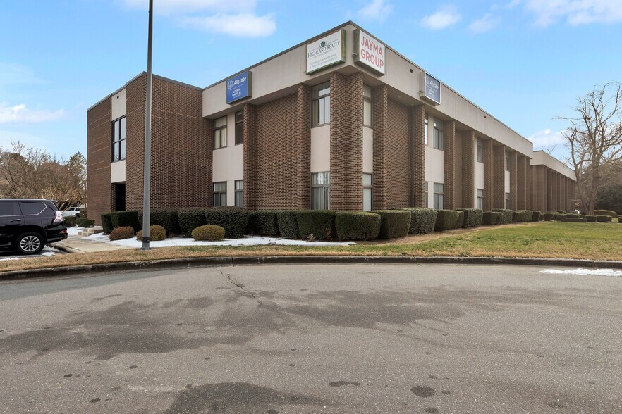 More Photos Of 10801 Johnston Rd, Charlotte Office For Lease