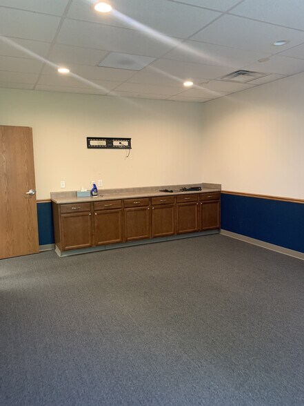 More Photos Of 8111 Cheviot Rd, Cincinnati Office For Sale