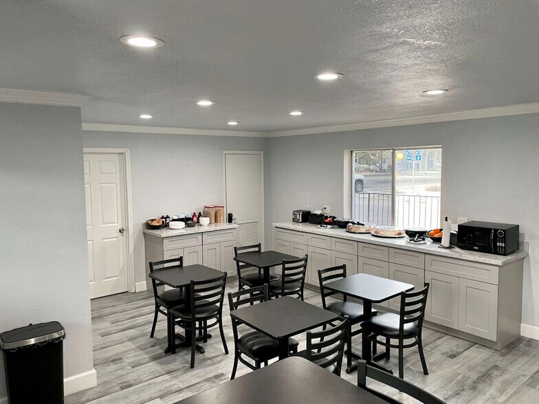 More Photos Of 900 N Main Ave, San Antonio Hotel For Sale