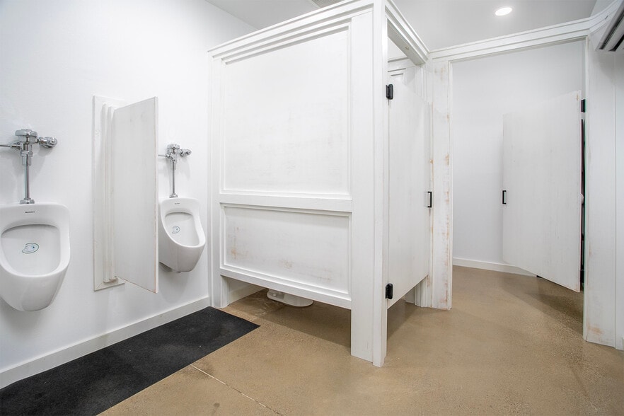 More Photos Of 2850 S Southwest Loop 323, Tyler Distribution For Sale