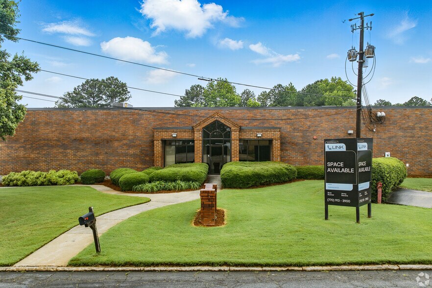 More Photos Of 1532 Stone Ridge Dr, Stone Mountain Warehouse For Lease
