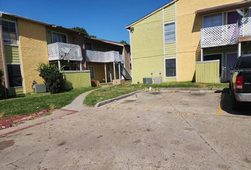 More Photos Of 12803 Northborough Dr, Houston Apartments For Sale