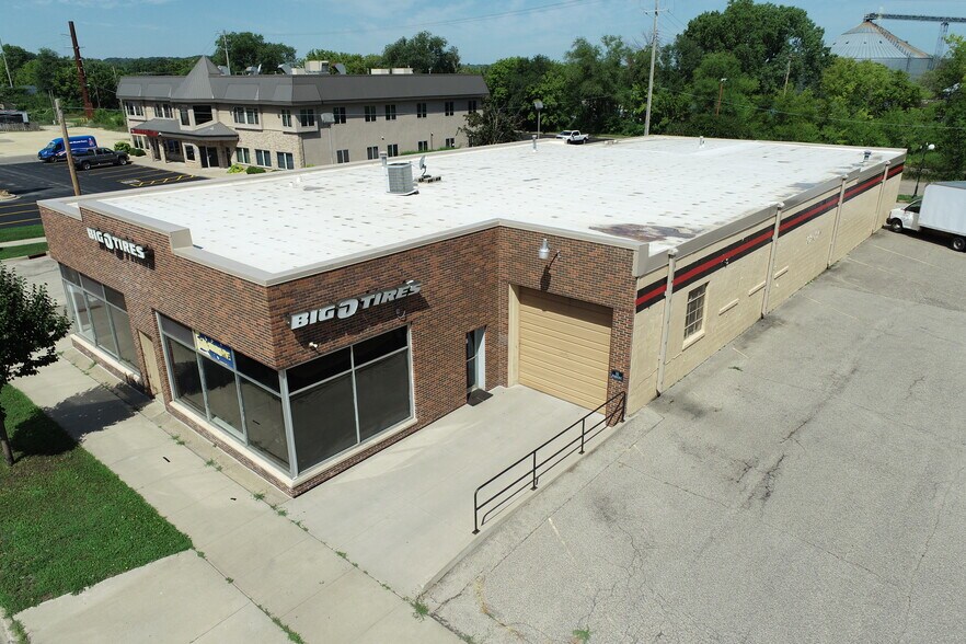 More Photos Of 828 Main St, Red Wing Auto Repair For Sale