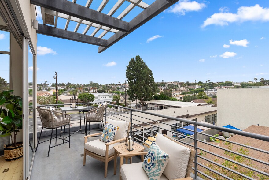 More Photos Of 930-932 Manhattan Beach Blvd, Manhattan Beach Office Residential For Sale