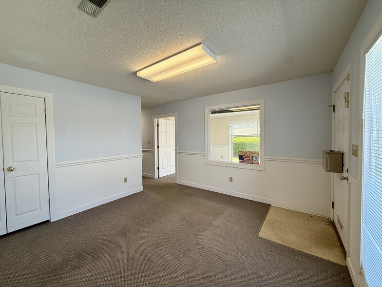 More Photos Of 2401-2411 S Charles Blvd, Greenville Office For Sale