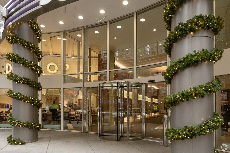 More Photos Of 55 W Monroe St, Chicago Office For Lease