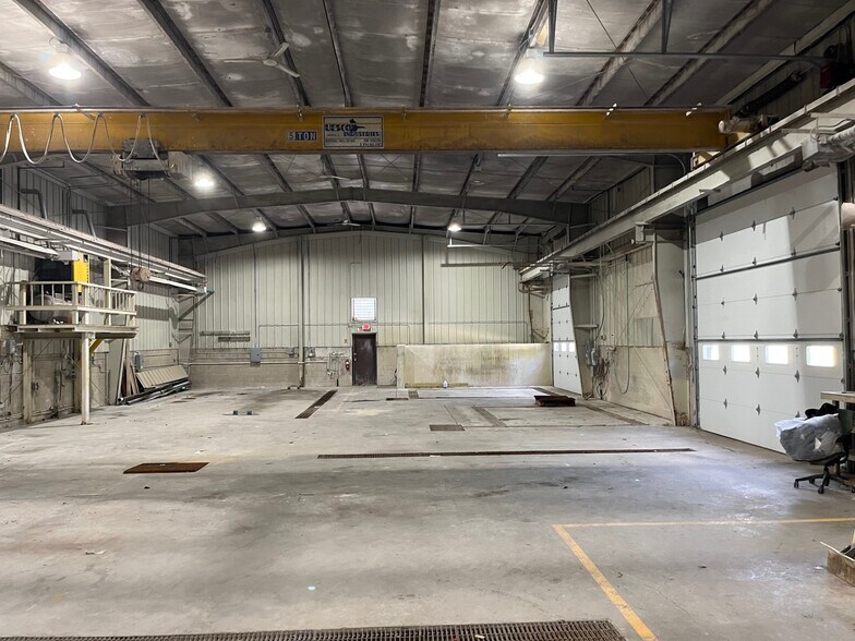 More Photos Of 3125 Glenwood Lansing Rd, Lansing Warehouse For Sale
