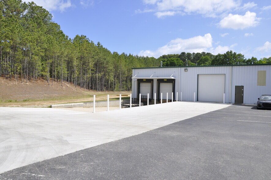 More Photos Of 840 White Hill Rd, Sanford Warehouse For Lease