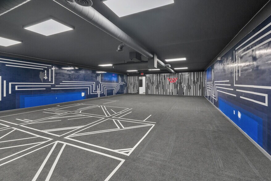 More Photos Of 16914 E 9 Mile Rd, Eastpointe Storefront For Sale