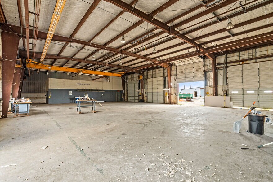 More Photos Of 3806 E Rio Grande St, Victoria Warehouse For Sale