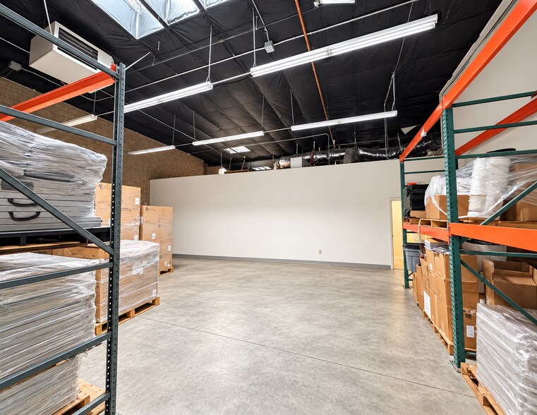 More Photos Of 244 E Avenue K10, Lancaster Showroom For Lease