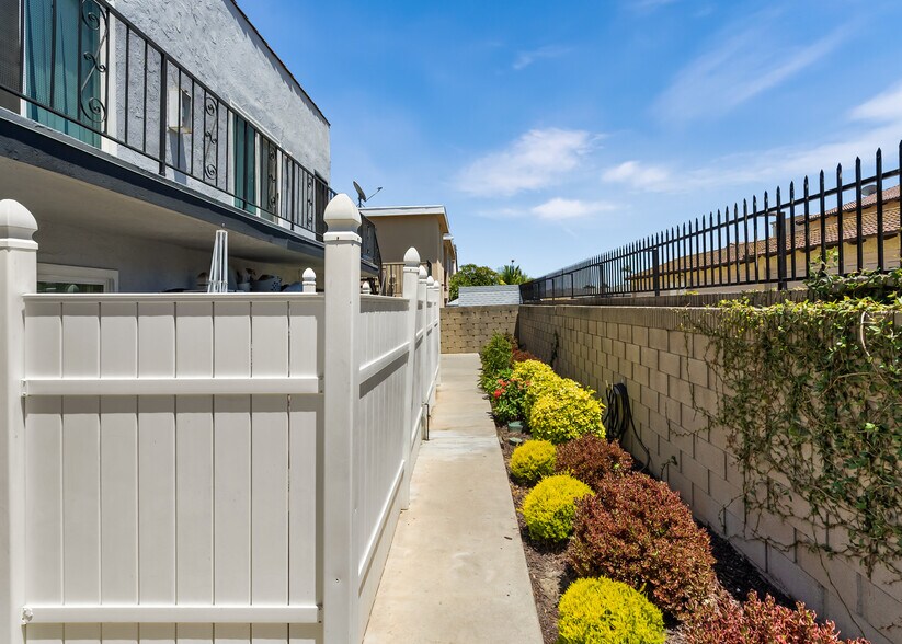 More Photos Of 9900 Ramona St, Bellflower Apartments For Sale