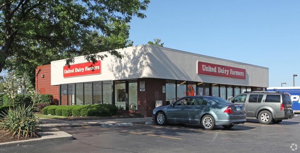 Primary Photo Of 861 Eastgate South Dr, Cincinnati Convenience Store For Lease