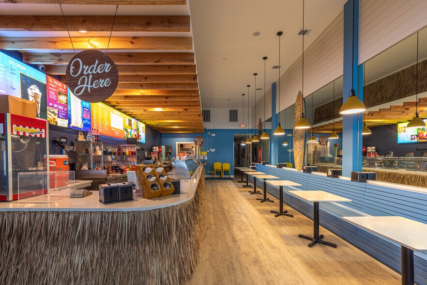 More Photos Of 110 E Broughton St, Savannah Storefront For Lease