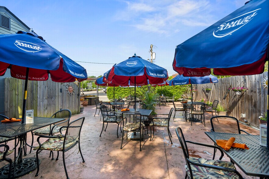 More Photos Of 3538 Columbia Pky, Cincinnati Restaurant For Sale