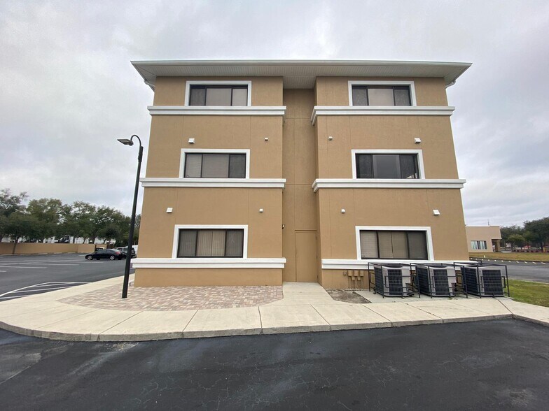 More Photos Of 1490 Sunshadow Dr, Casselberry Loft Creative Space For Lease