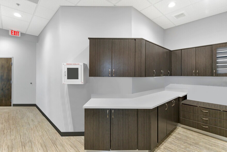 More Photos Of 1000 Randall Rd, Geneva Medical For Lease
