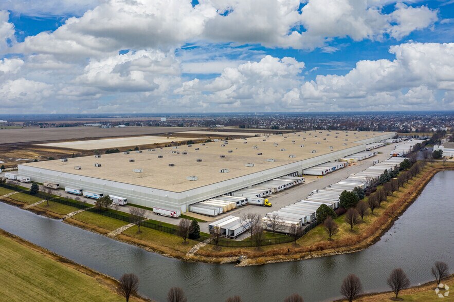 More Photos Of 901 Carlow Dr, Bolingbrook Manufacturing For Lease