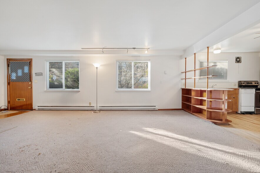 More Photos Of 3807 Linden Ave N, Seattle Multifamily For Sale