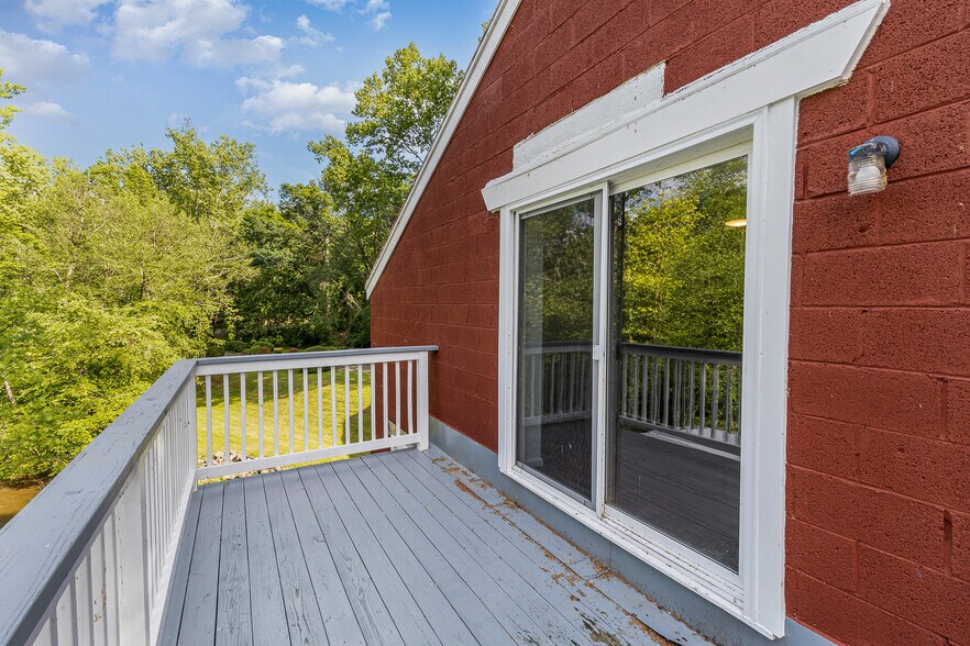 More Photos Of 6908 S Roxbury Mill Rd, Spotsylvania Flex For Sale