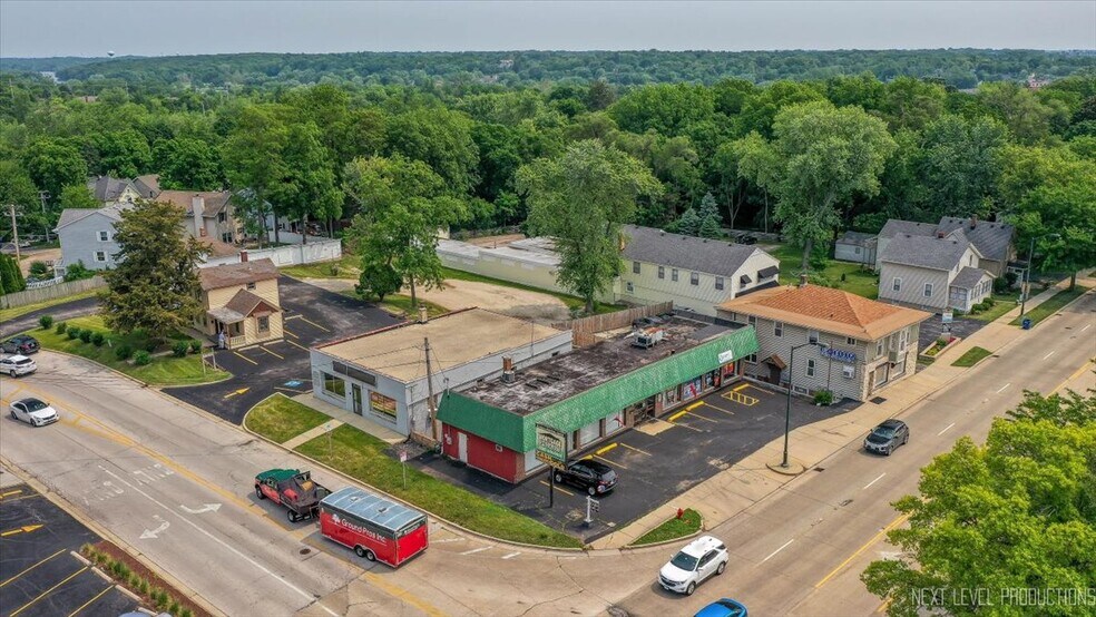 More Photos Of 6 N 9th St, St Charles Freestanding For Sale