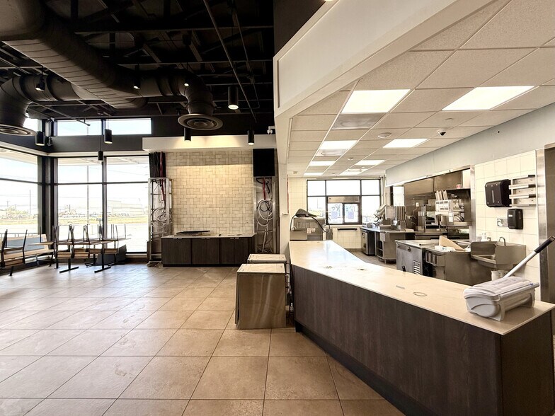 More Photos Of 2171 E Slaton Rd, Lubbock Service Station For Lease