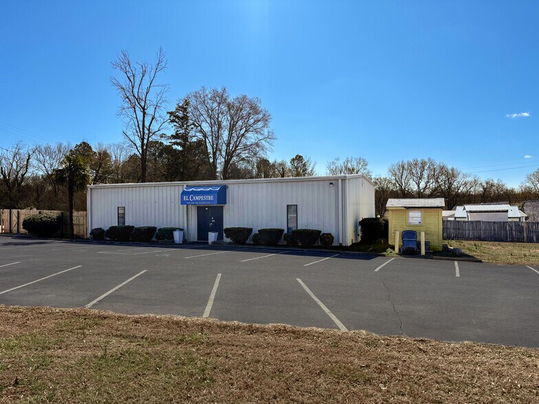 More Photos Of 440 E Cherokee St, Blacksburg Restaurant For Sale