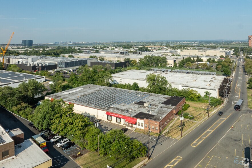 More Photos Of 555 Secaucus Rd, Secaucus Warehouse For Lease