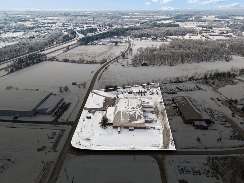 More Photos Of 411 Industrial Dr, White House Manufacturing For Lease