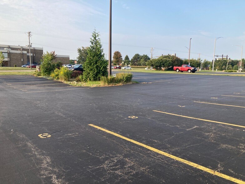 More Photos Of 2525 W Bethany Rd, Sycamore Office For Sale