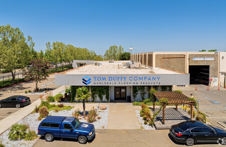 More Photos Of 105 Industrial Park Dr, Manteca Warehouse For Sale