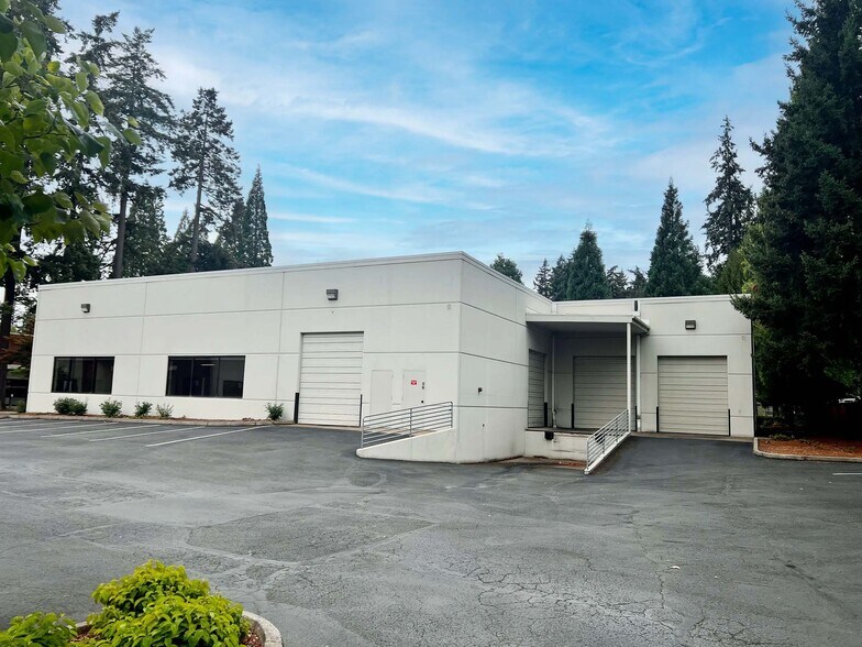 More Photos Of 17858 SW Upper Boones Ferry Rd, Portland Light Distribution For Lease