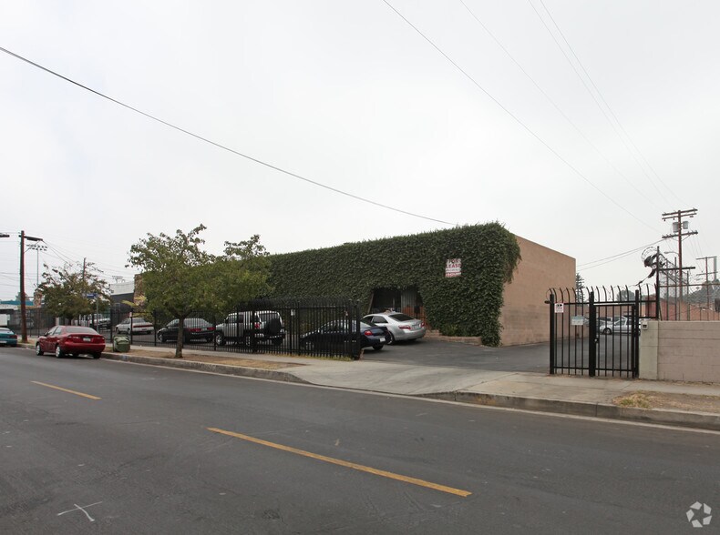 Primary Photo Of 12676 Pierce St, Pacoima Warehouse For Lease