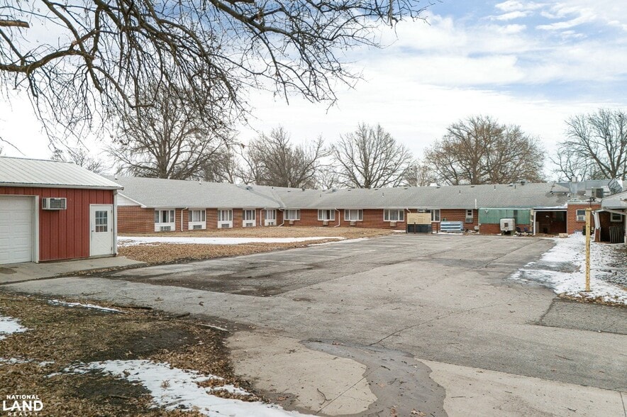 More Photos Of 300 Cedar St, Tarkio Skilled Nursing Facility For Sale
