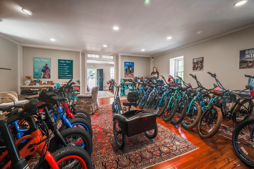 More Photos Of 1901 Monkton Rd, Monkton Storefront Retail Office For Sale