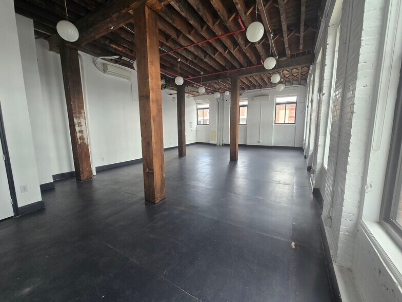 More Photos Of 51-69 9th St, Brooklyn Warehouse For Lease