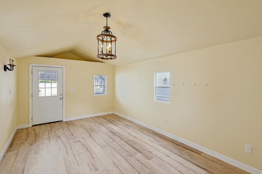 More Photos Of 111 S Pine St, Roanoke General Retail For Sale