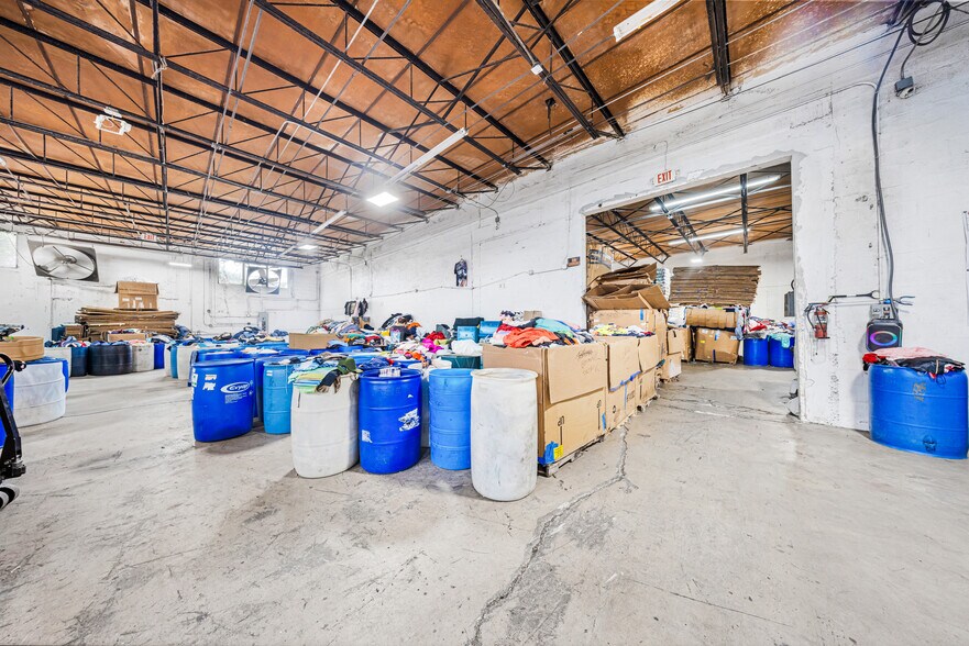 More Photos Of 1085-1089 E 27th St, Hialeah Warehouse For Lease