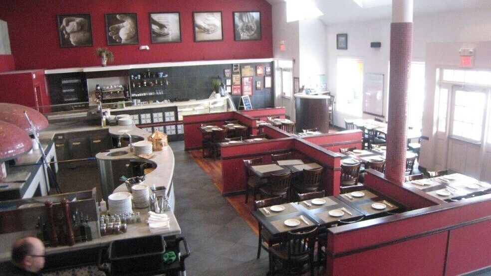More Photos Of 24 Franklin Ave, Ridgewood Restaurant For Lease