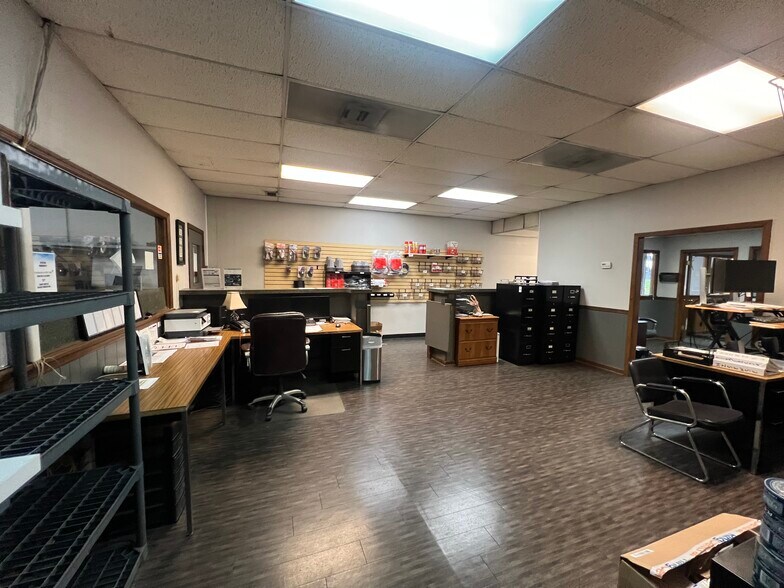 More Photos Of 1922 Elm Tree Dr, Nashville Distribution For Sale