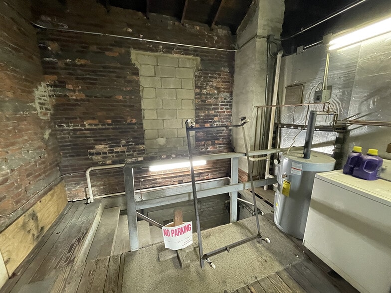 More Photos Of 18 N 27th St, Harrisburg Auto Repair For Sale