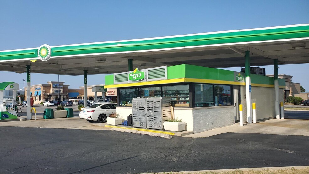 More Photos Of 1149 W Irving Park Rd, Itasca General Retail For Sale