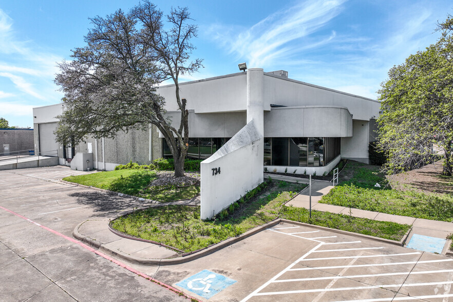 Primary Photo Of 734 W Carrier Pky, Grand Prairie Warehouse For Lease