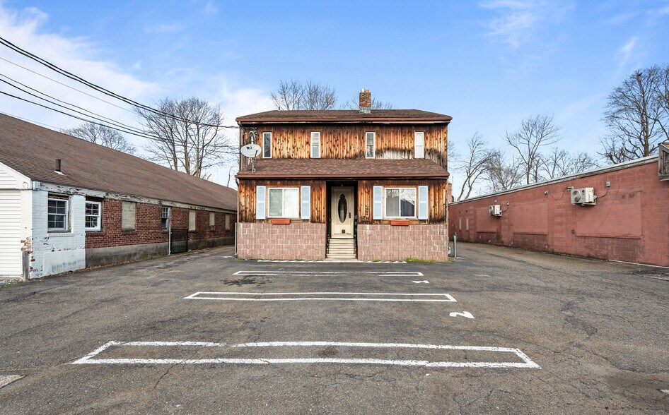 More Photos Of 547 Naugatuck Ave, Milford Apartments For Sale