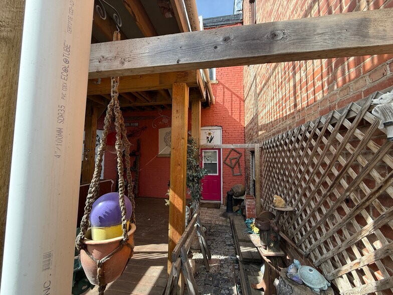More Photos Of 517A N Railway St SE, Medicine Hat Storefront Retail Residential For Sale